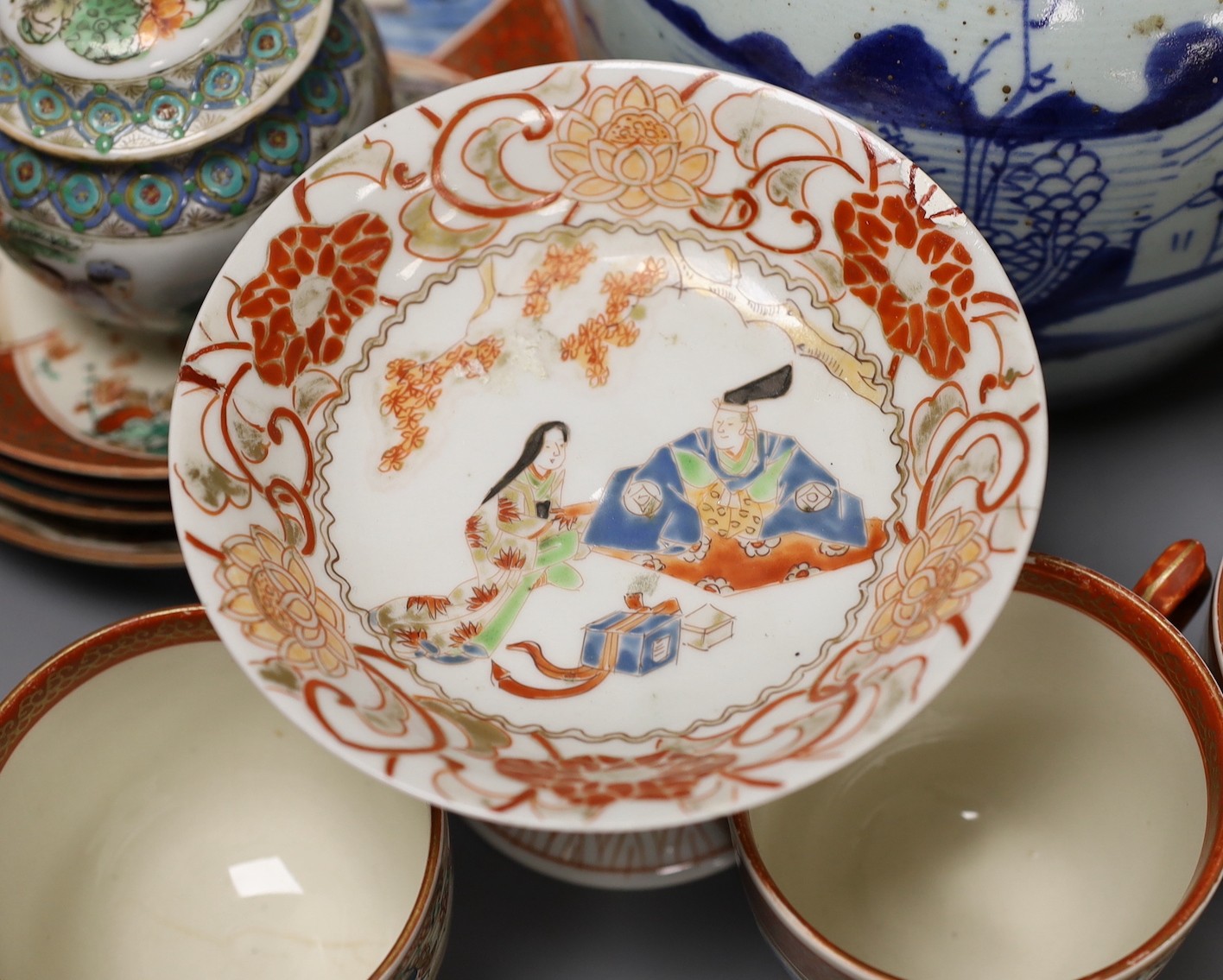 A group of assorted Chinese and Japanese ceramics, 19th and 20th century (15)